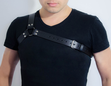 Men one-shoulder harness